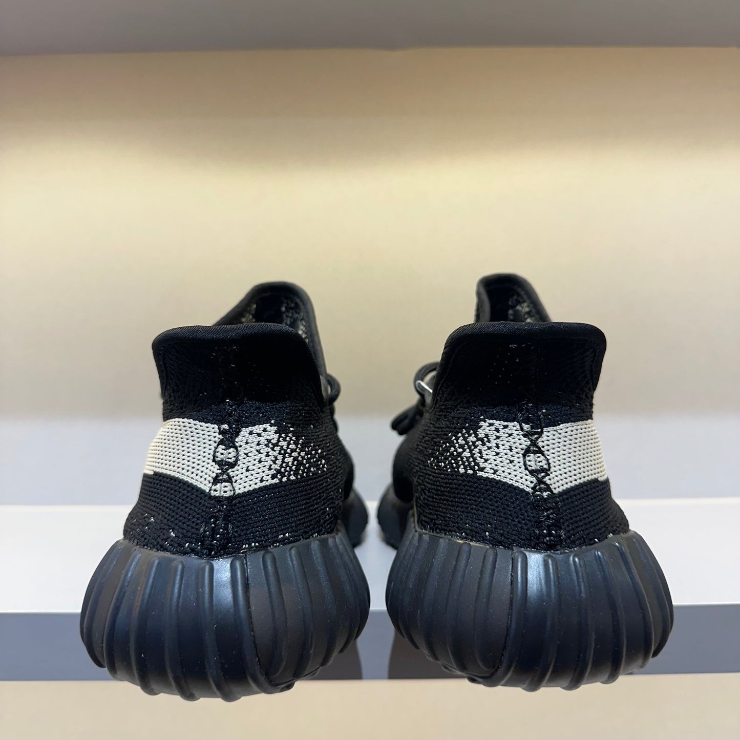 Adidas Yeezy Boost 350 V2 Oreo (Pronta Entrega)