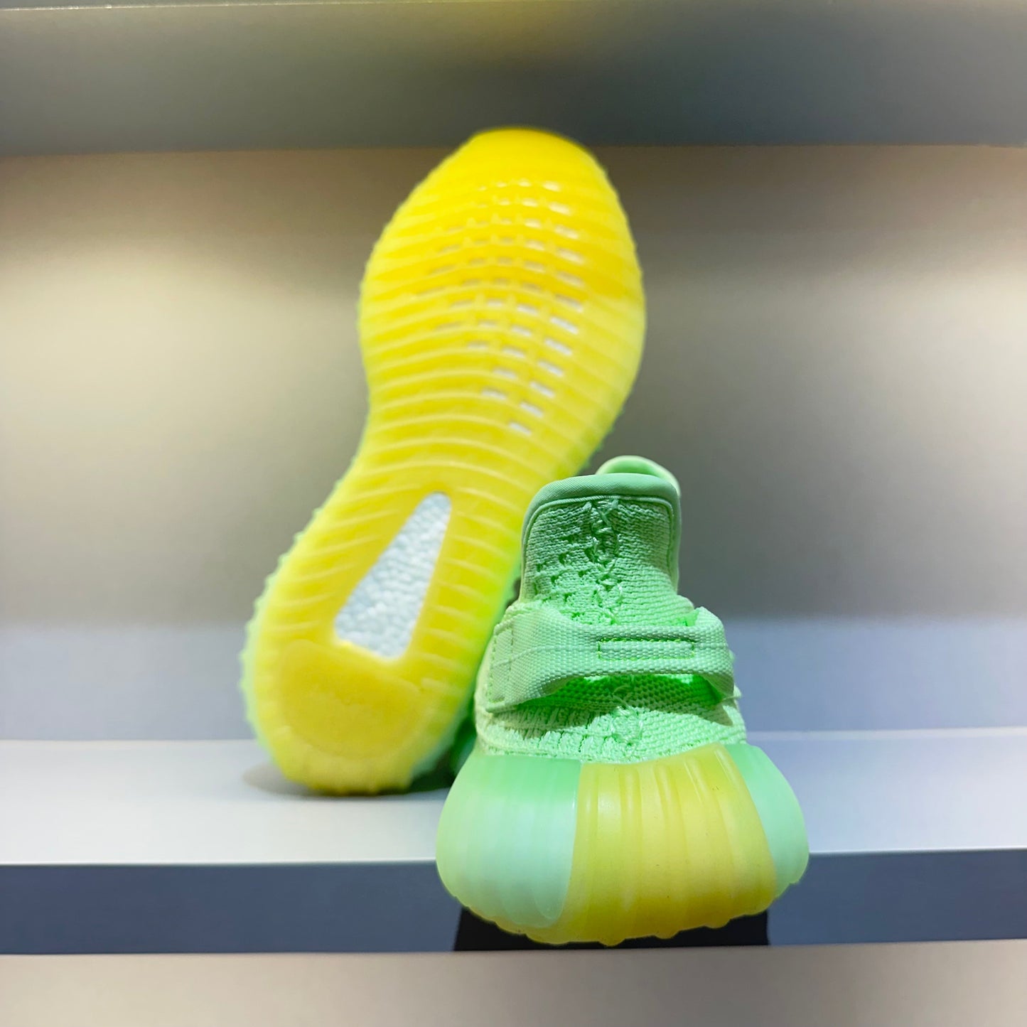 Adidas Yeezy Boost 350 V2 Glow (Pronta Entrega)
